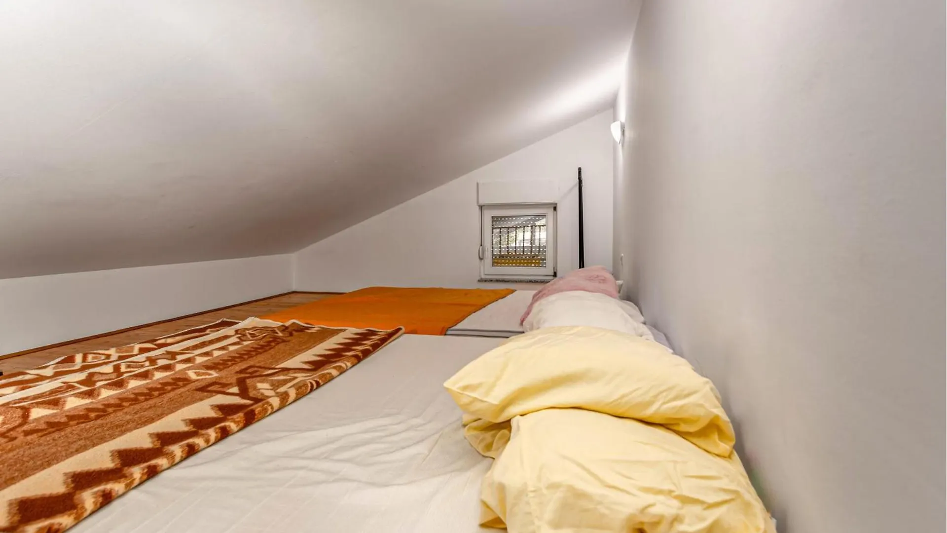 1 Bedroom Awesome Apartment In Banjol