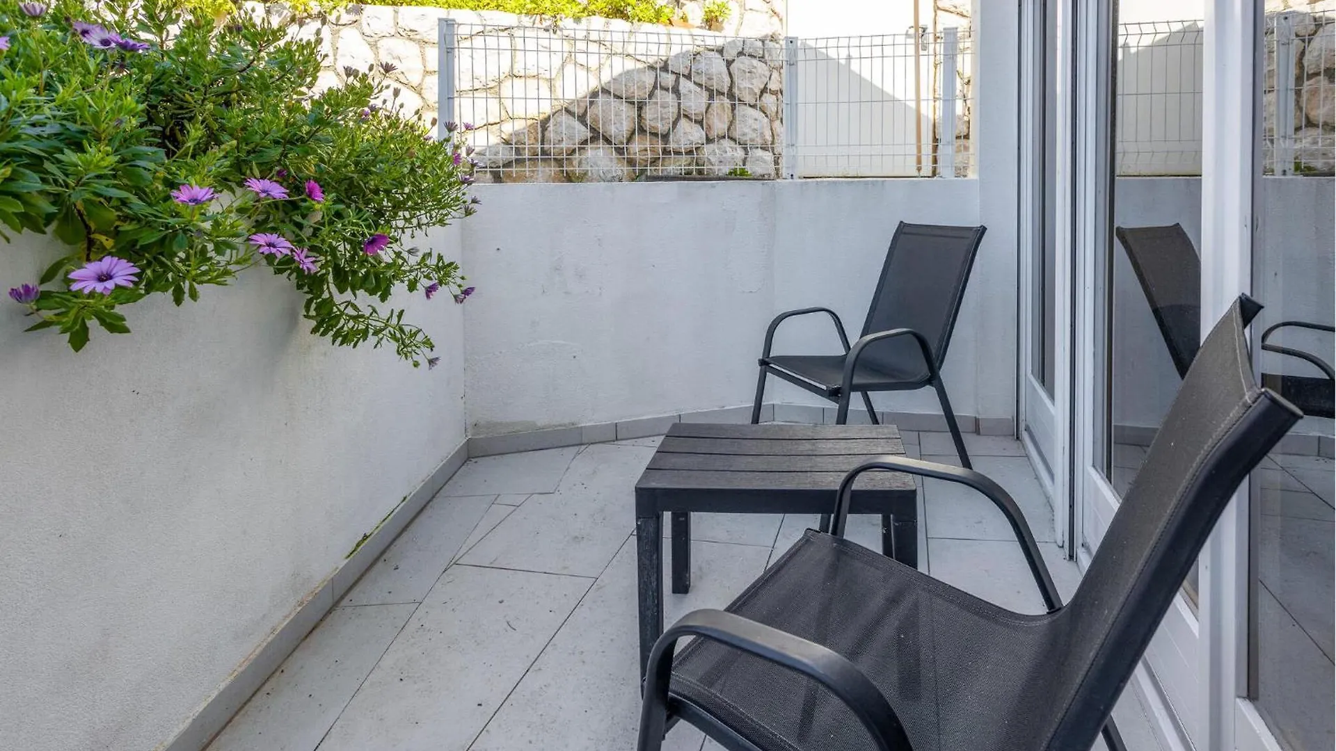1 Bedroom Awesome Apartment In Banjol